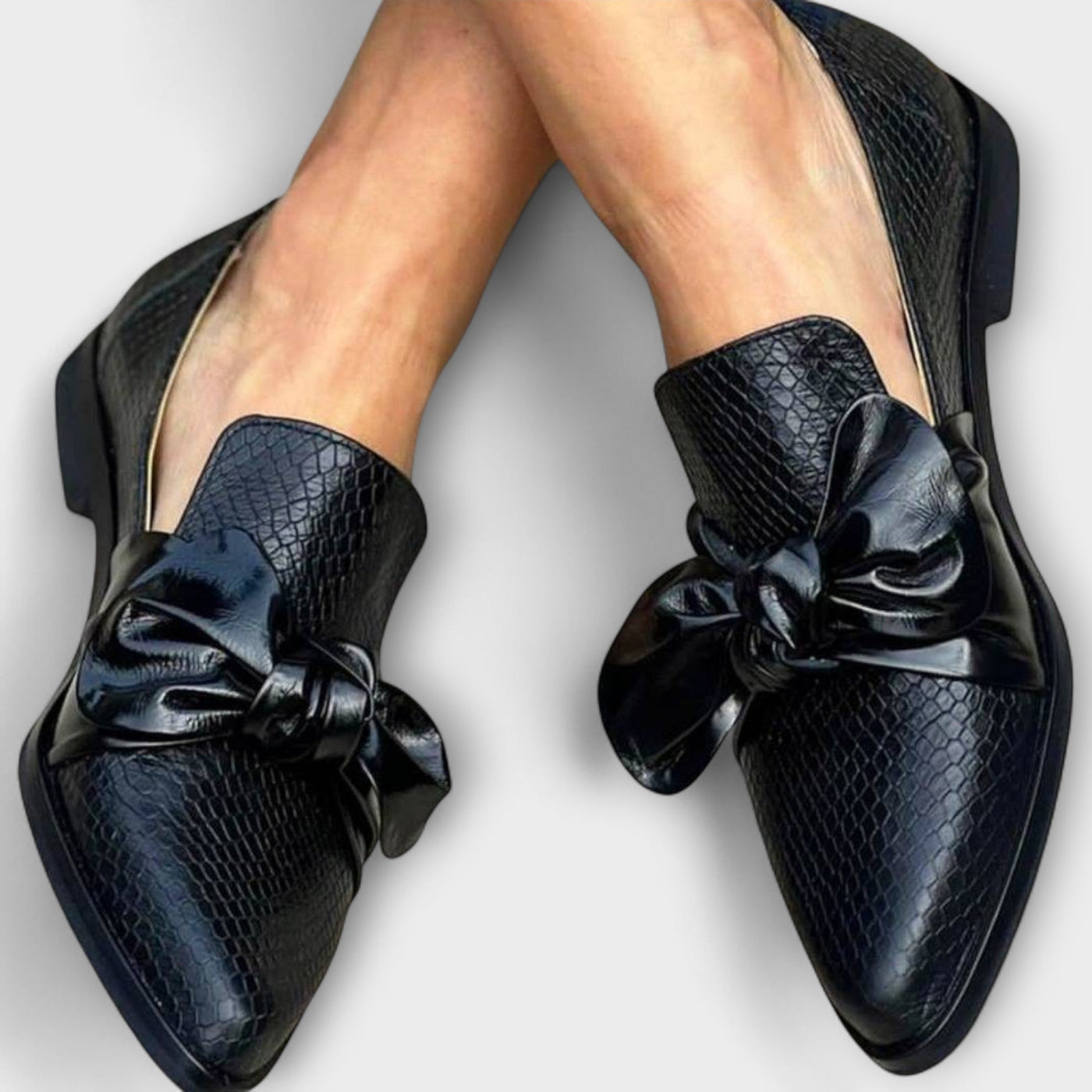 Annika | Moderne loafers med kunstnerisk sløjfe