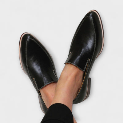 Antonia | Spidse loafers i læderlook