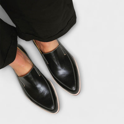 Antonia | Spidse loafers i læderlook